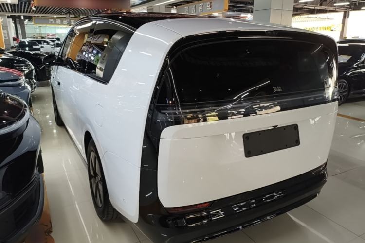Li Auto MEGA 2025 — 4