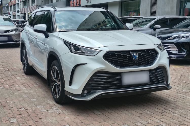 Toyota Highlander 2023 — 3