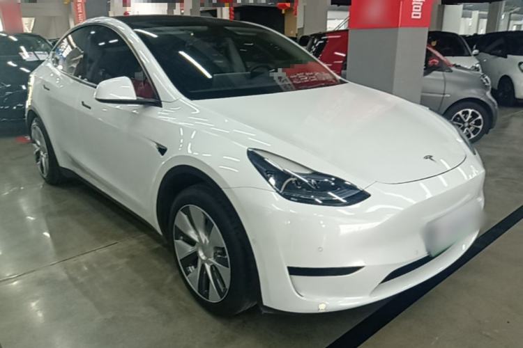 Tesla Model Y 2022 — 3