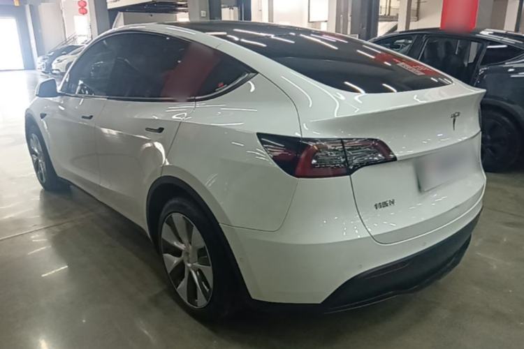 Tesla Model Y 2022 — 4