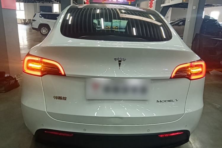 Tesla Model Y 2022 — 5