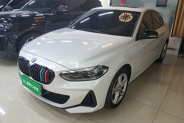 BMW 120i 2021 — фото 1