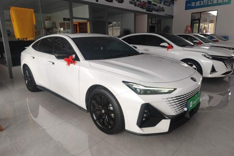 ChangAn UNI-V 2023 — 3