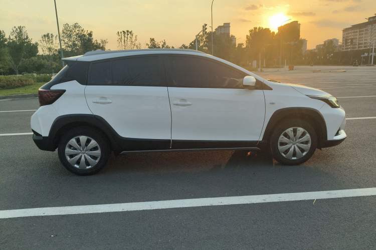 Toyota Yaris L 2020 — 3