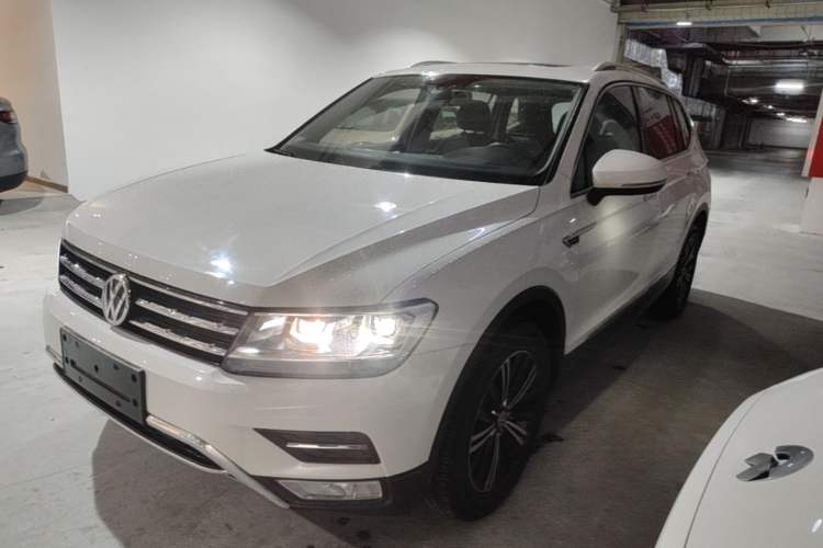 Volkswagen Tiguan L 2020 — фото 1
