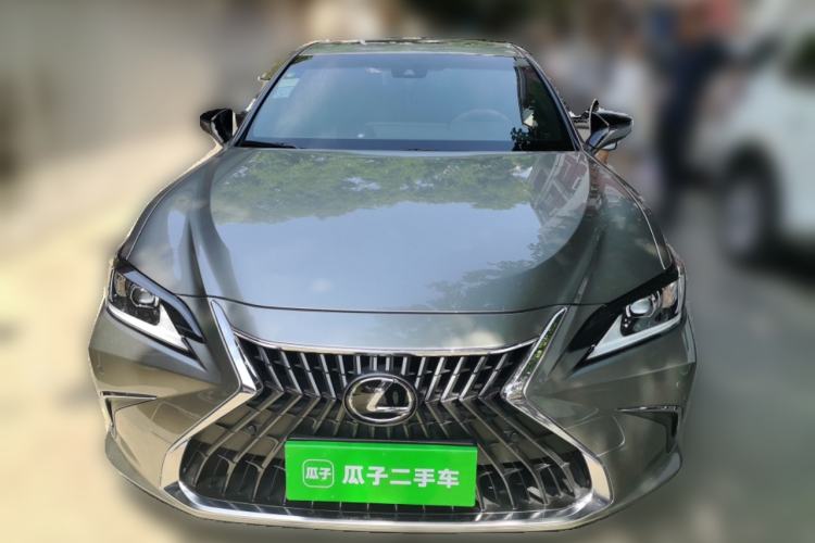 Lexus ES 200 2024 — 2