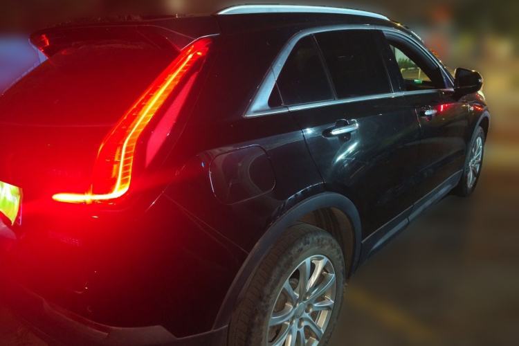 Cadillac XT4 2020 — фото 4