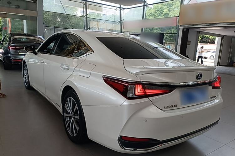 Lexus ES 300h 2020 — фото 4