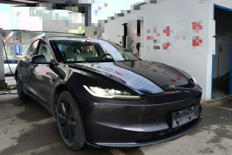 Tesla Model 3 2025 — 3