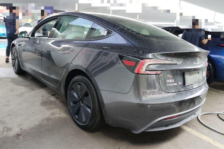 Tesla Model 3 2025 — 4
