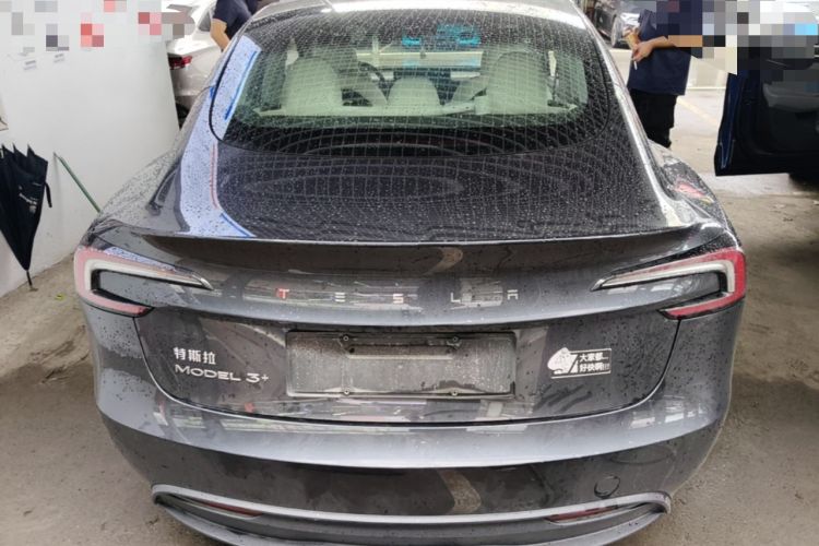 Tesla Model 3 2025 — 5