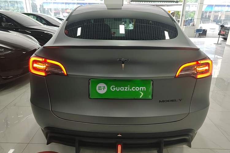 Tesla Model Y 2023 — 5