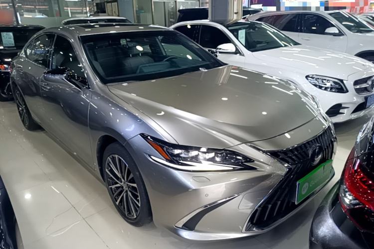 Lexus ES 300h 2021 — 3