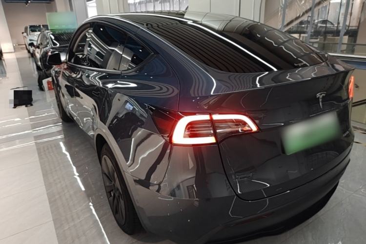 Tesla Model Y 2021 — 4
