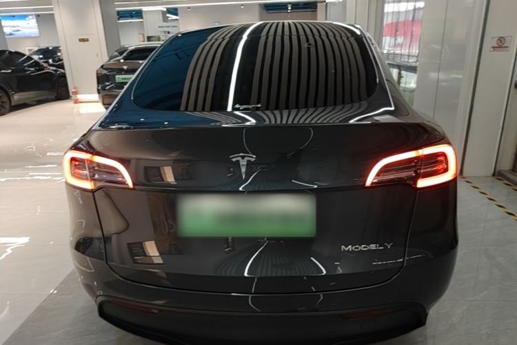 Tesla Model Y 2021 — 5