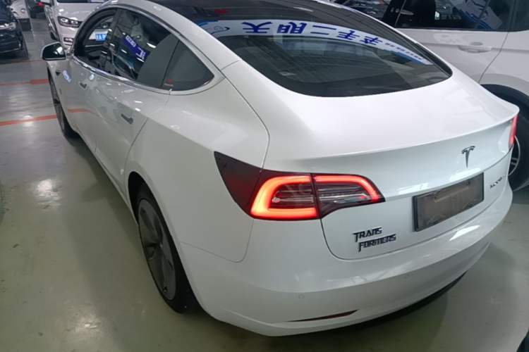 Tesla Model 3 2020 — 4