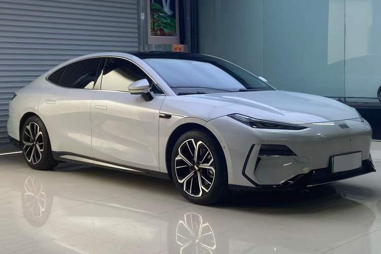 Geely Galaxy E8 2025 — 3