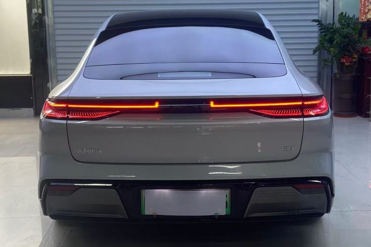Geely Galaxy E8 2025 — 5