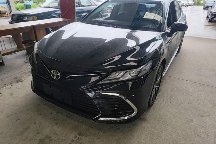 Toyota Camry 2023 — фото 1