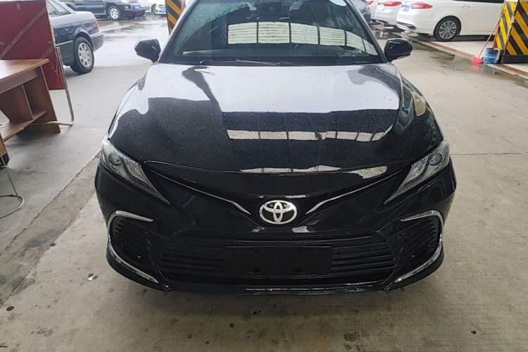 Toyota Camry 2023 — фото 2