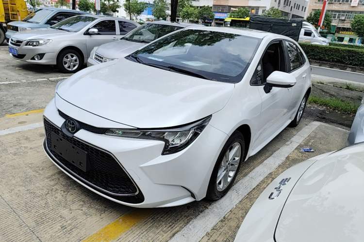 Toyota Corolla 2021 — фото 1