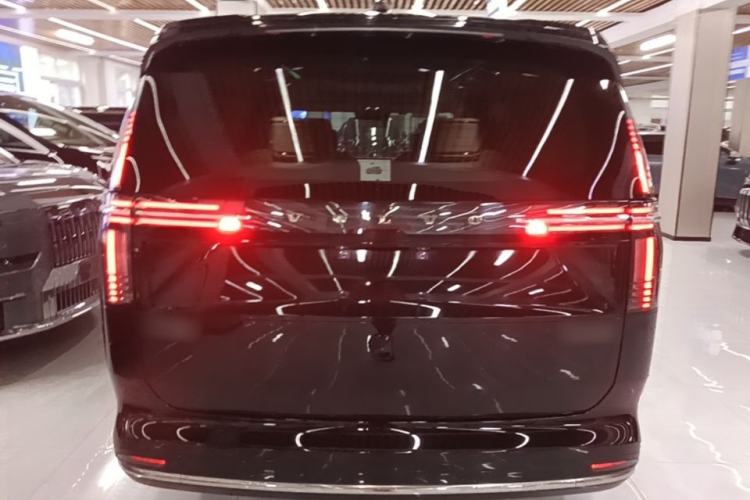 Volvo EM90 2025 — 5