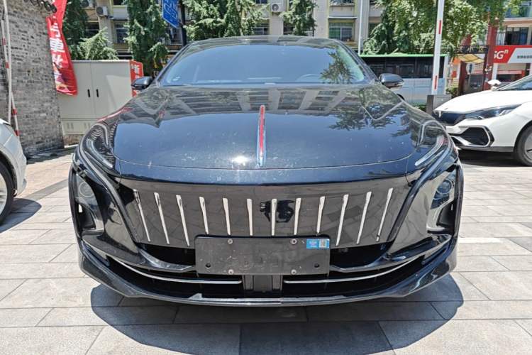 Hongqi E-QM5 2024 — 2