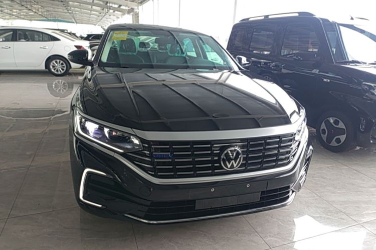 Volkswagen Passat 2025 — 2