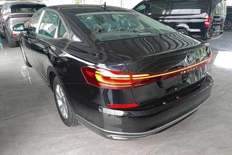 Volkswagen Passat 2025 — 4