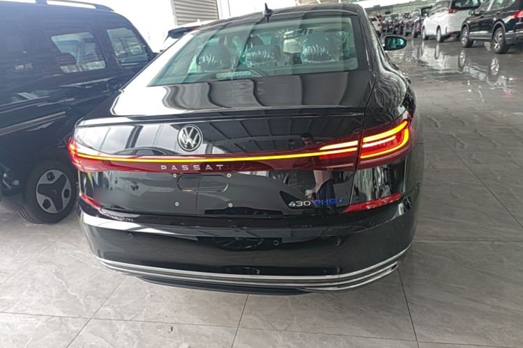 Volkswagen Passat 2025 — 5