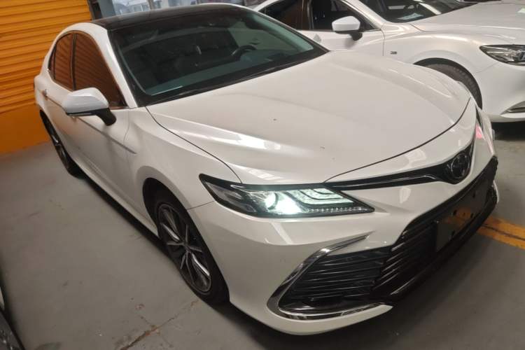 Toyota Camry 2021 — фото 3