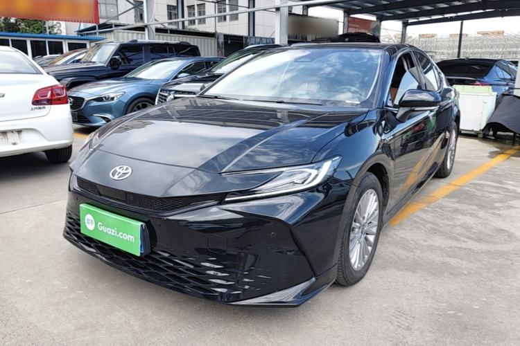 Toyota Camry 2024 — фото 1
