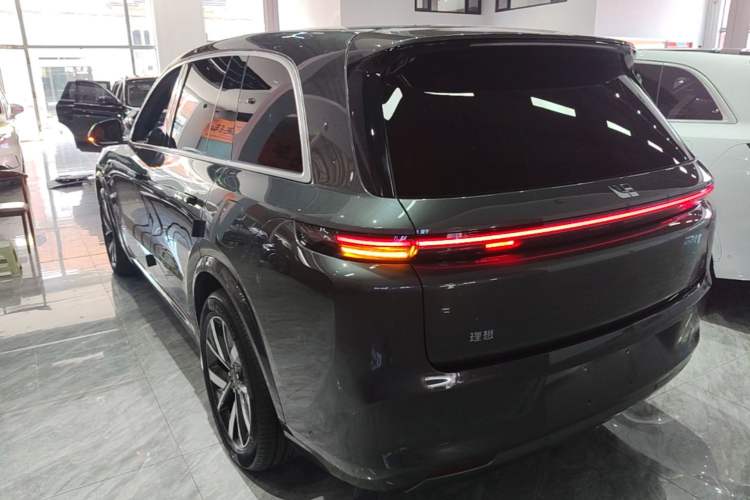 Li Auto L8 2023 — 4