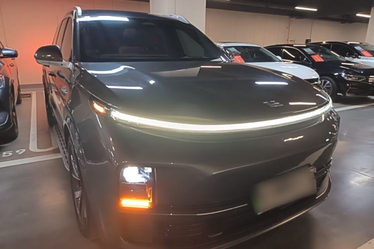 Li Auto L8 2023 — 3