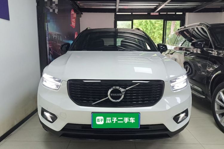 Volvo XC40 2021 — 2