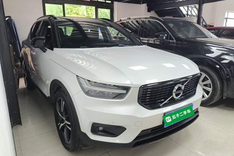 Volvo XC40 2021 — 3