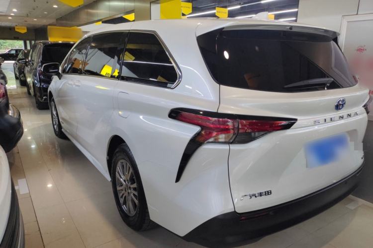Toyota Sienna 2021 — 4