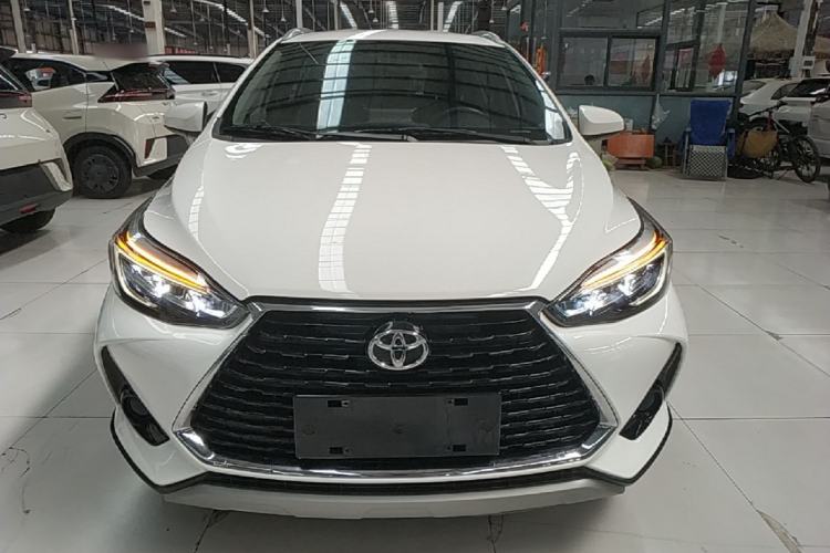 Toyota Yaris 2022 — фото 2