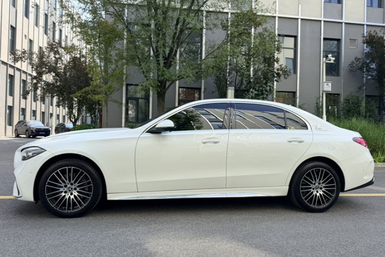 Mercedes-Benz C 260 L 2025 — фото 4