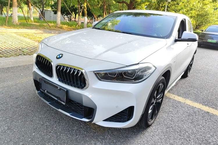 BMW X2 2021 — фото 1