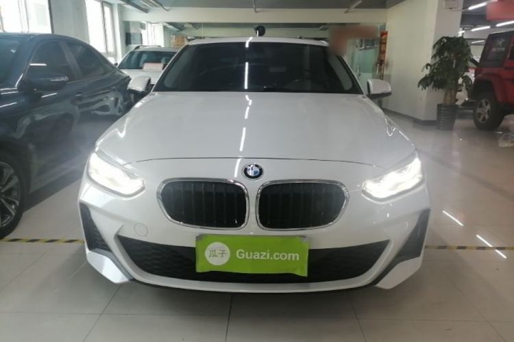 BMW 120i 2020 — 2