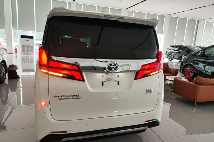 Toyota Alphard 2021 — фото 5
