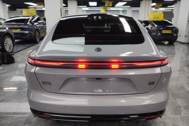 NIO ET5 2025 — 5
