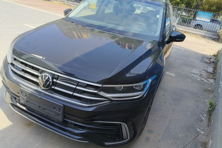 Volkswagen Tiguan L 2023 — фото 1