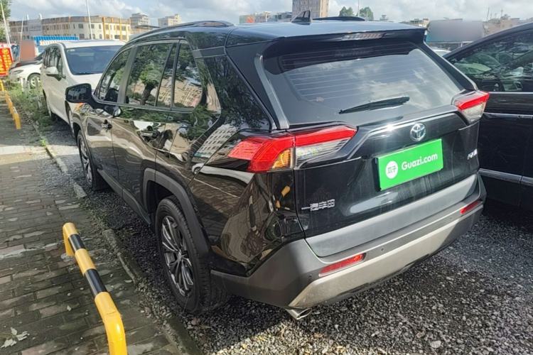 Toyota RAV4 2023 — 4