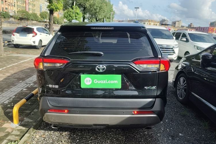 Toyota RAV4 2023 — 5