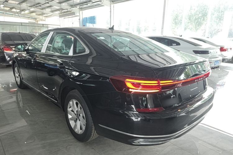 Volkswagen Passat 2025 — 4