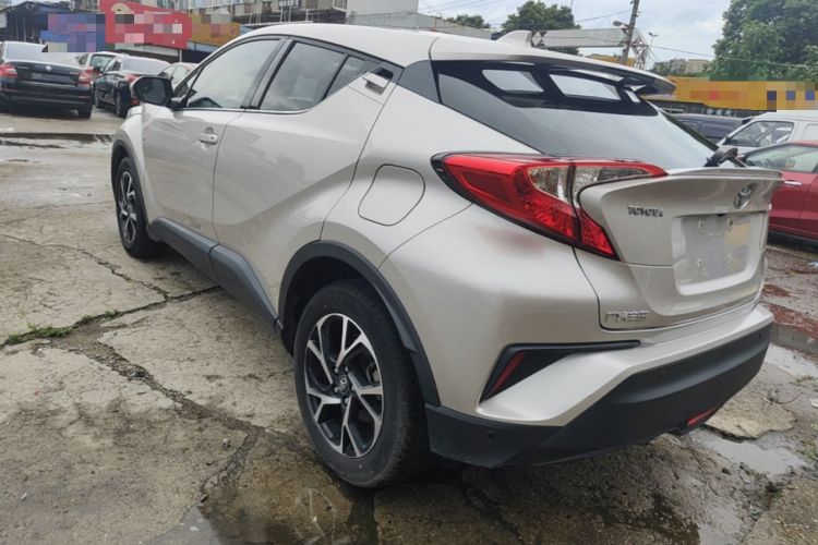 Toyota C-HR 2020 — фото 4