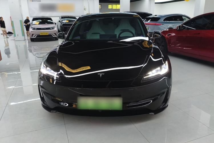 Tesla Model 3 2025 — 2