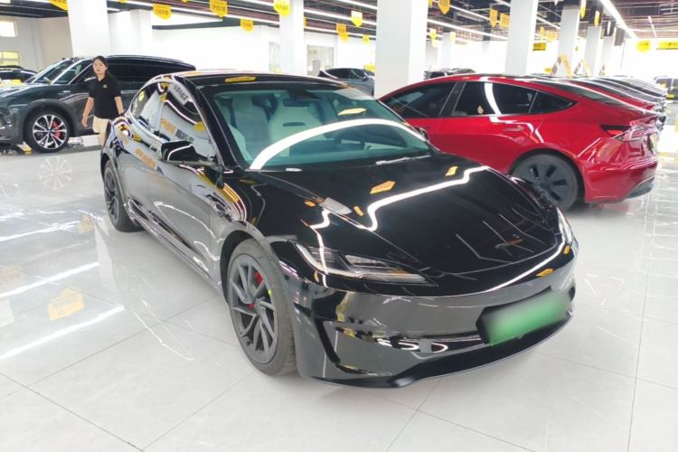 Tesla Model 3 2025 — 3